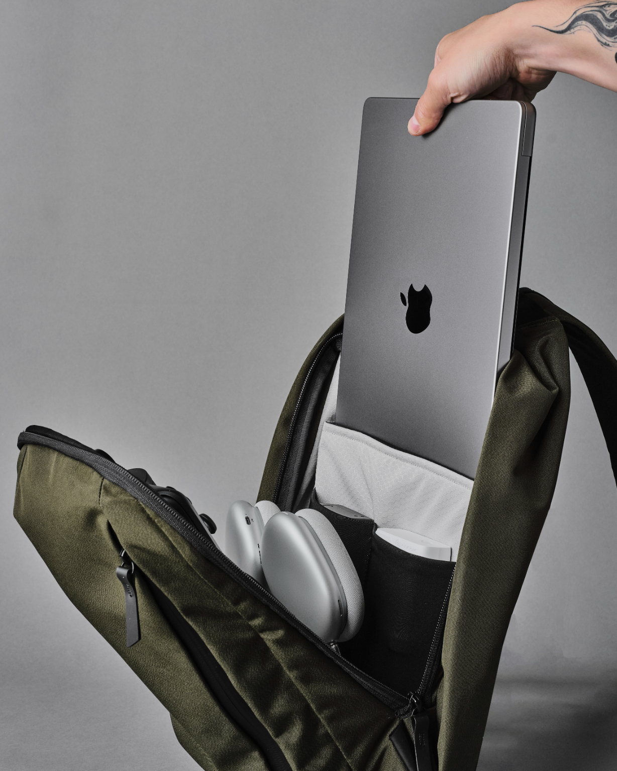 METRO BACKPACK リュックサック 12L｜PC収納可能 | ALPAKA（アルパカ